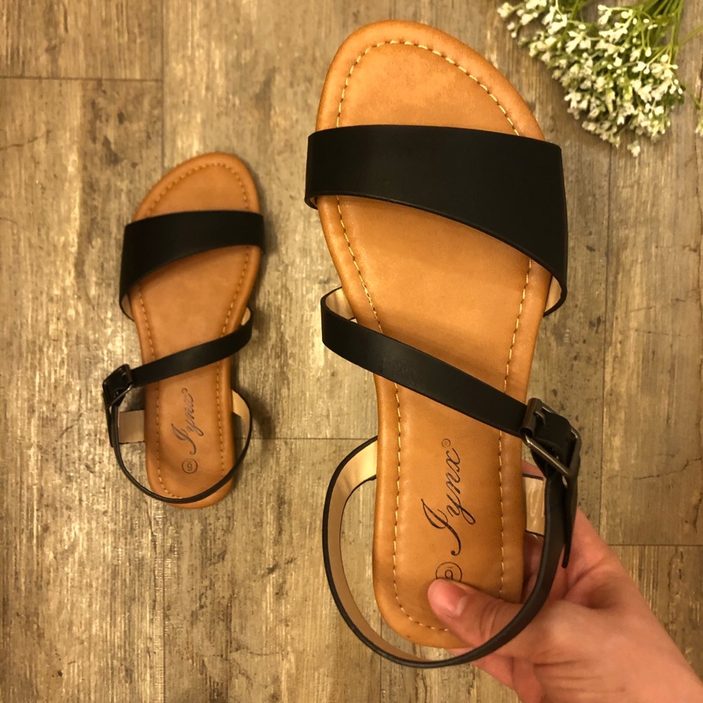 🌸 NEW Classic Black Sandals🌸 😘
